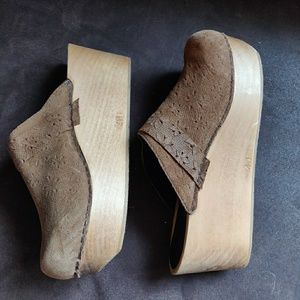 Sanita wooden platform clog